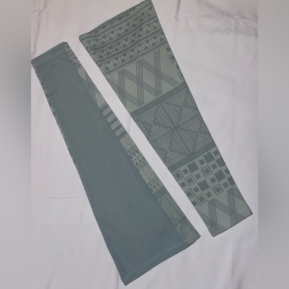 Sold NWT pack JORDAN X BEPHIE'S BEAUTY SUPPLY TANK WITH DETACHABLE SLEEVES - Picture 8 of 13